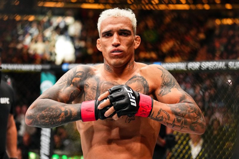 CHARLES OLIVEIRA GettyImages 2185185806 6.4 1