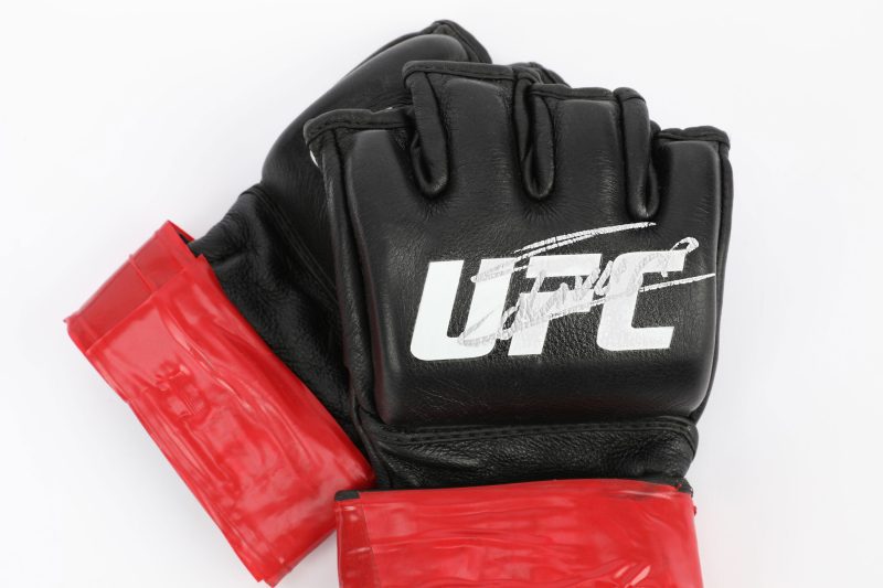 CHARLES OLIVEIRA Gloves 5 2