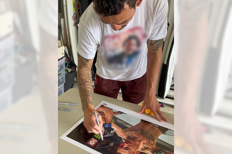 Max Holloway Signed Photo 600x400mm 6 3