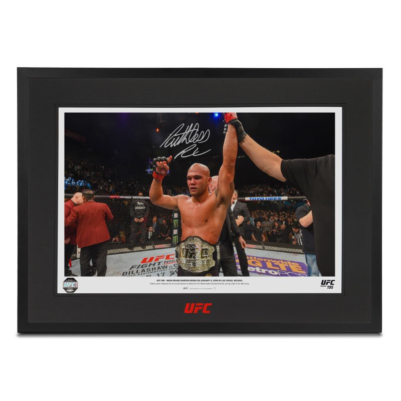 Robbie Lawler Signed Photo 600x400mm 1 767621ff 3910 493a bc1d 352649053fb7