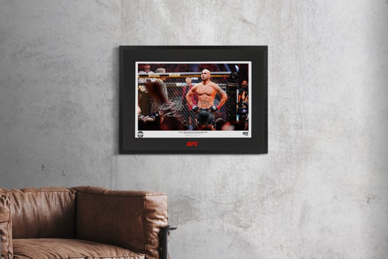 Robbie Lawler Signed Photo 600x400mm 2