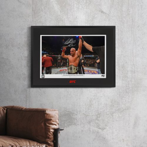 Robbie Lawler Signed Photo 600x400mm 2 d990bd6f 3489 4138 9a6f d6cbff94607c