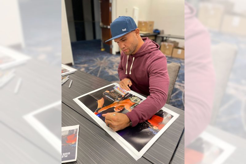 Robbie Lawler Signed Photo 600x400mm 6 9ffc7133 72e5 4927 92e1 223322b3a0e9